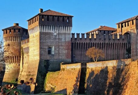 VisitCremona - Misteri tra le mura di Soncino: visita guidata serale nel borgo medievale