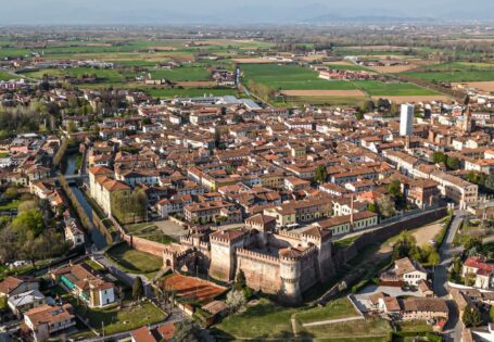 VisitCremona - Misteri tra le mura di Soncino: visita guidata serale nel borgo medievale