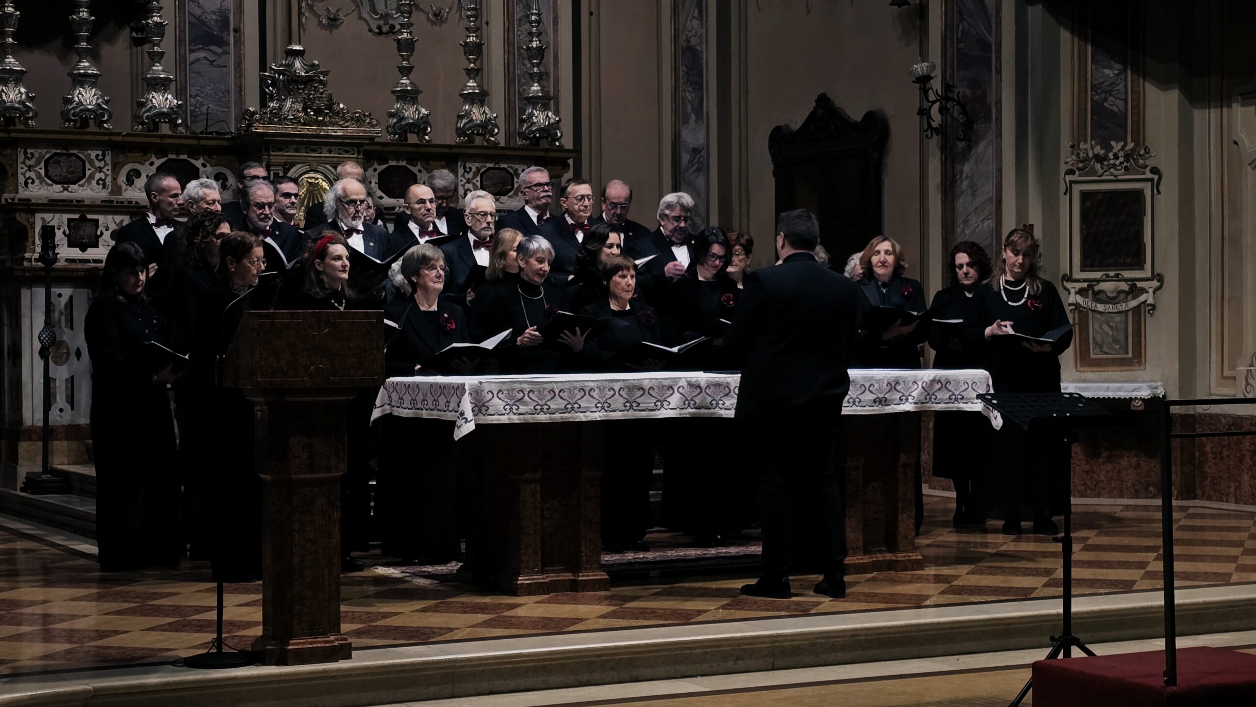 Un Natale in musica che unisce generazioni: il Coro Ponchielli-Vertova e le voci bianche incantano Cremona