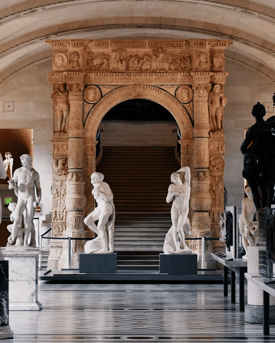 Un capolavoro di Cremona rinasce al Louvre: il Portale di Palazzo Stanga dopo il restauro